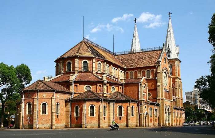 Notre-Dame-Cathedral-Basilica-Saigon