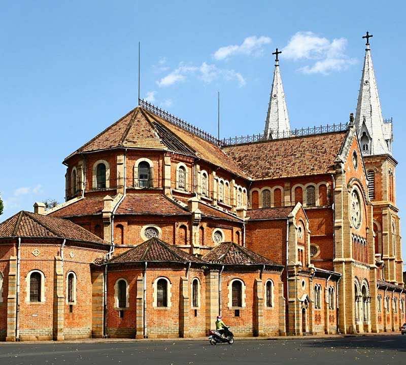 Notre-Dame-Cathedral-Basilica-Saigon
