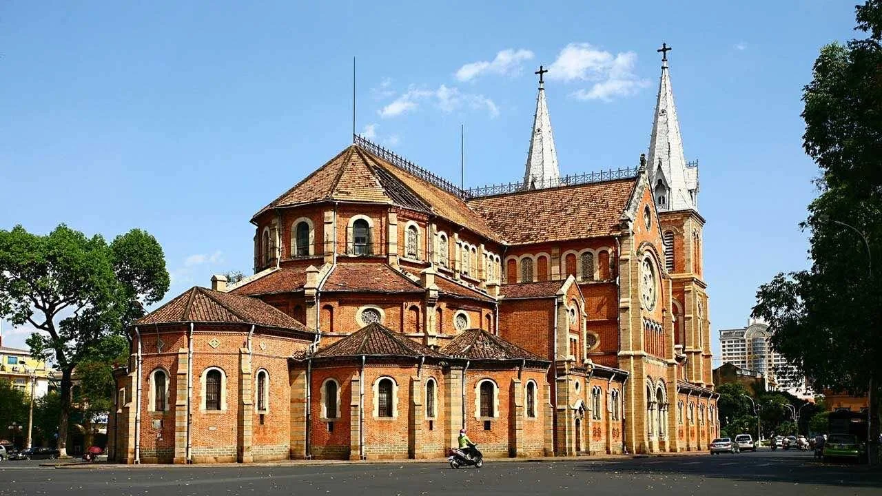 Notre-Dame-Cathedral-Basilica-Saigon