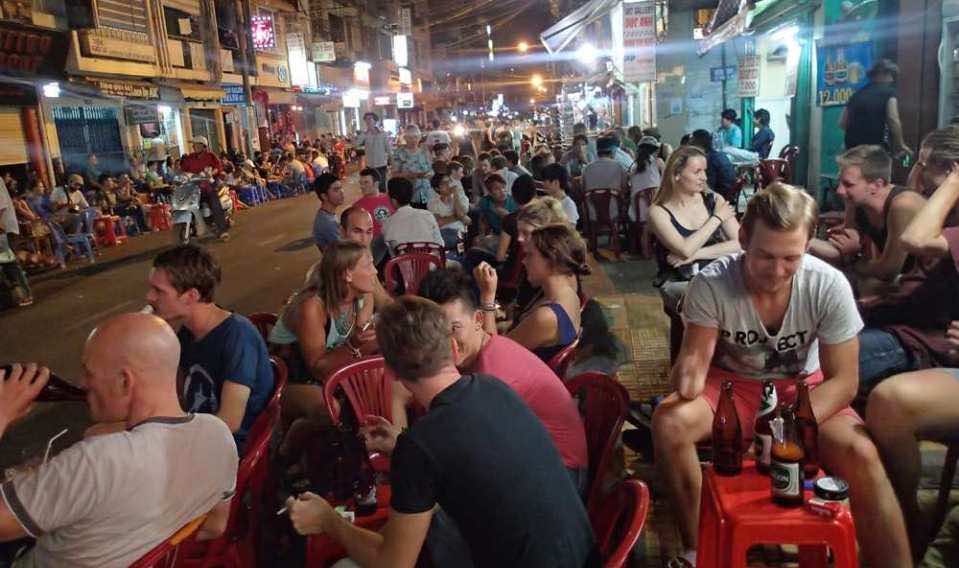 Backpacker district in Ho Chi Minh City 3