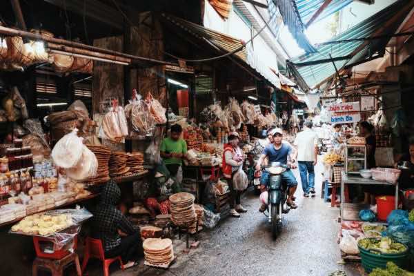 A-visit-to-the-most-famous-markets-in-Ho-Chi-Minh-City