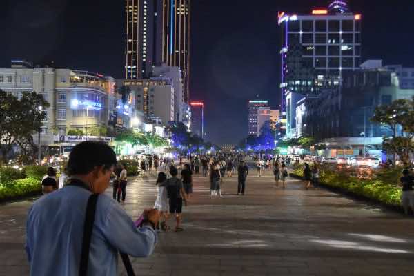 Experience the nightlife in Ho Chi Minh City - KIM TRAVEL