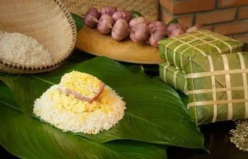 Banh-Chung-(Sticky-Square-Cake)