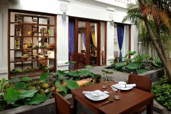 Hum-Vegetarian-Cafe-Restaurant