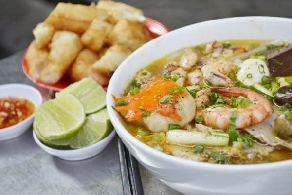 banh-canh-cua-district1