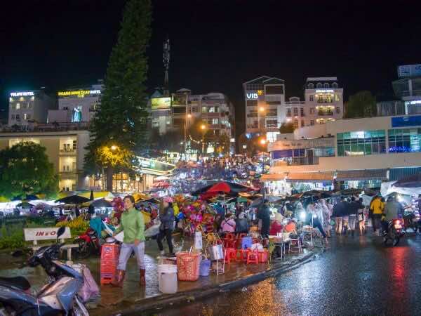 Dalat-night-market