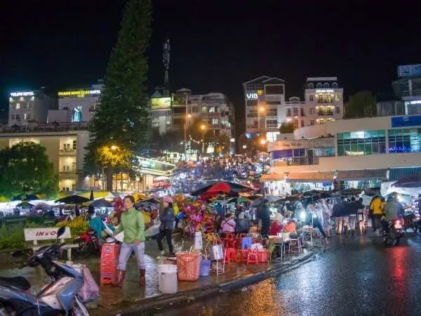 Dalat-night-market
