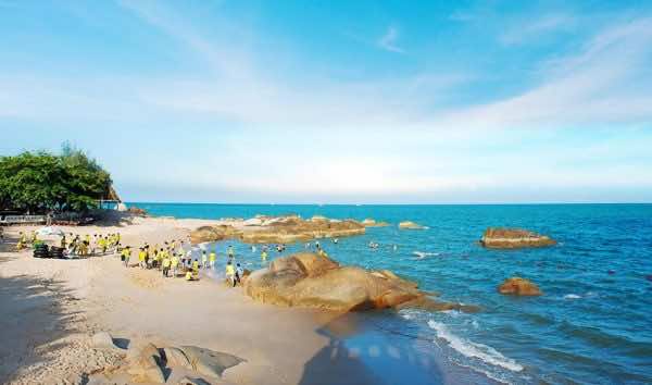 ho-tram-beach-nearby-Saigon