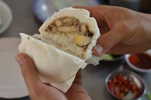 Banh-bao-Ca-Can-Steamed-bun