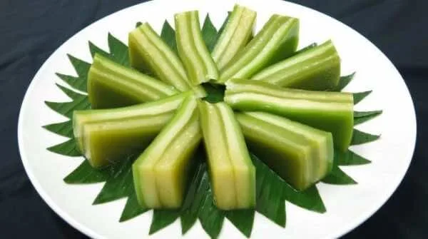 Banh-da-lon-Pigskin-cake