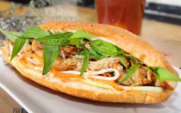 Banh-mi-cha-ca-Fish-cake-bread-2