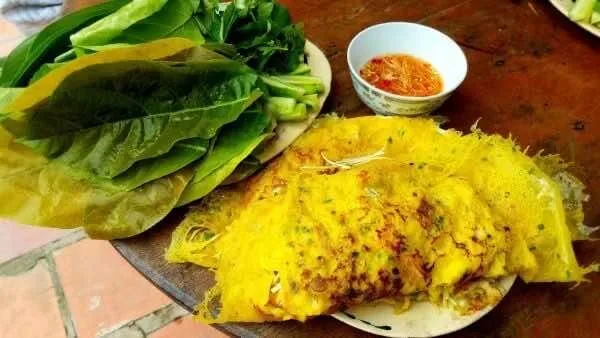 Banh-xeo-in-Saigon-Mekong-Delta-the-biggest-version-2