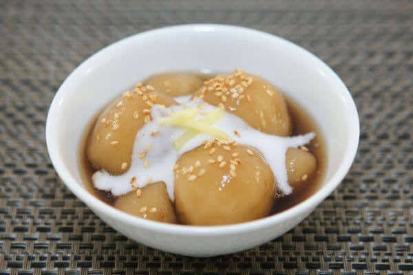 Che-troi-nuoc-Sweet-glutinous-rice-dumplings