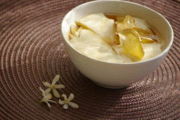Tau-hu-nuoc-duong-Sweet-soft-tofu-pudding