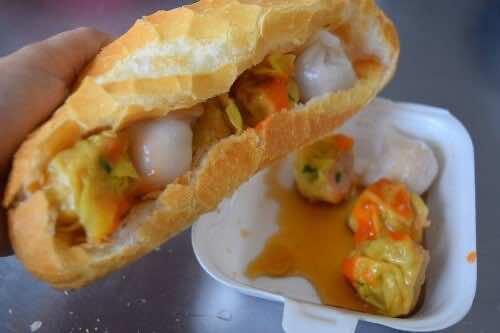 Vietnamese-sandwich-with-wonton