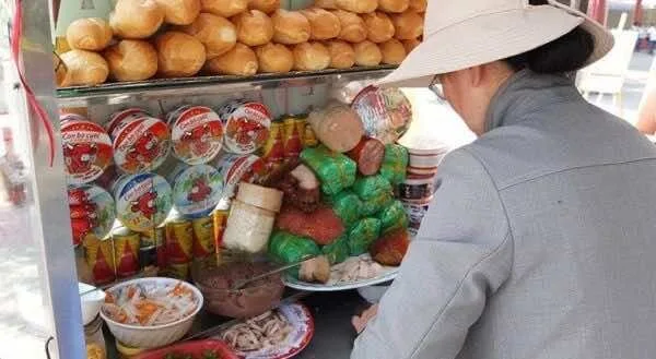 Banh-mi-Vietnamese-baguette-1