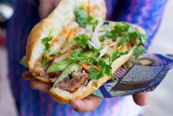 Banh-mi-Vietnamese-baguette-3