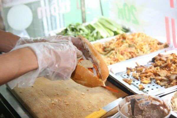 Banh-mi-chay-Vegetarian-baguette-sandwich-2
