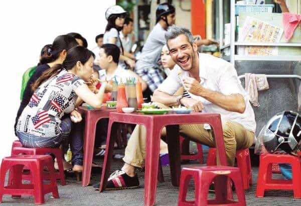 Enjoying-street-food-paradise-1