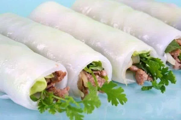 Pho-cuon-Vietnamese-rolling-pho