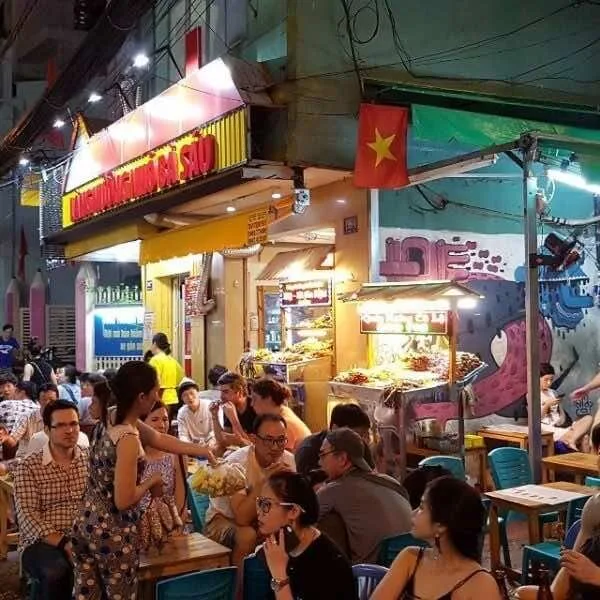 Bui-Vien-backpacker-street-2
