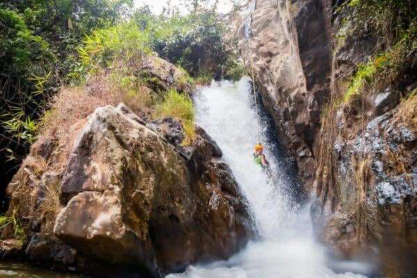 Canyoing-and-abseiling-down-waterfalls-in-Dalat-1