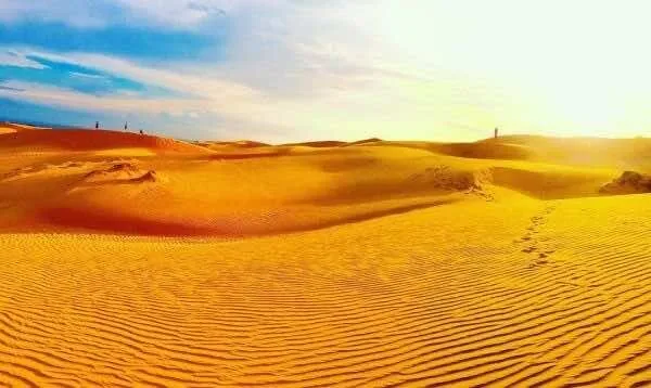 Climb-Mui-Ne’s-red-sand-dunes-1