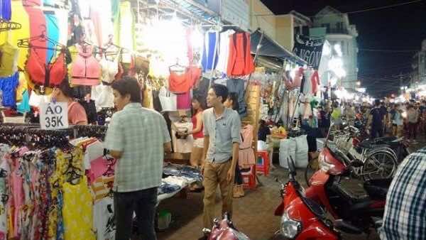 Hanh-Thong-Tay-night-market-1