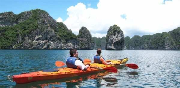 Kayaking-in-Ha-Long-Bay