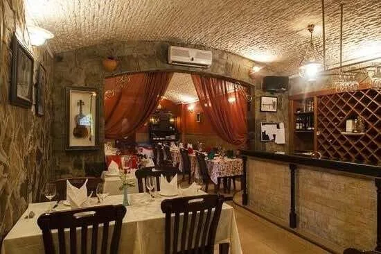 La-Hostaria-Restaurant-17B-Le-Thanh-Ton-Ben-Nghe-Ward-District-1.