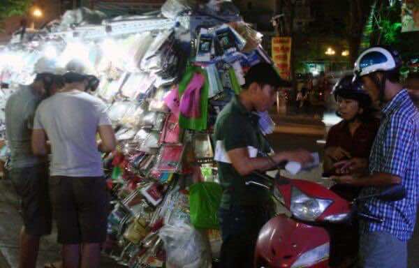 Le-Thi-Rieng-night-market-1