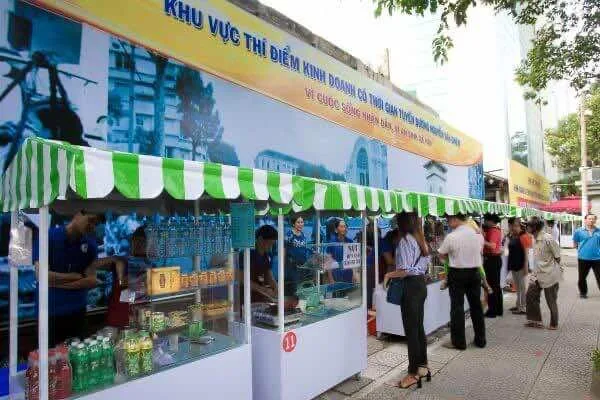 Nguyen-Van-Chiem-food-street-1