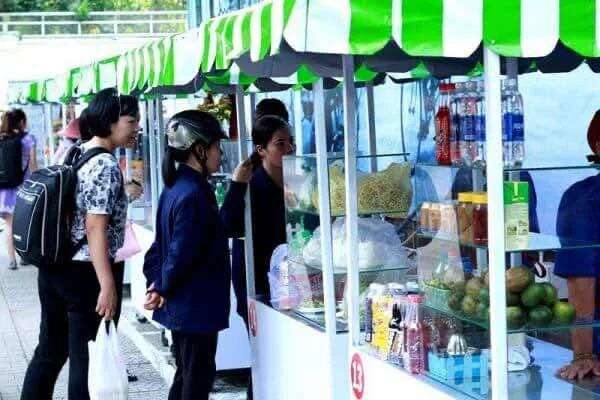 Nguyen-Van-Chiem-food-street-3