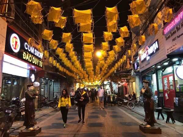 Old-Quarter’s-night-market-Hanoi