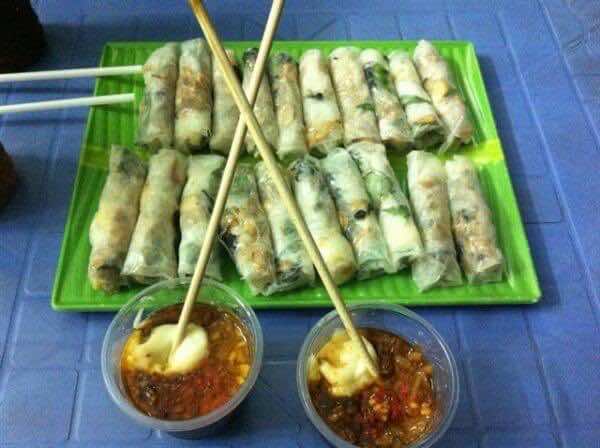 Summer-rolls-with-tamarind-dipping-sauce-Banh-Trang-Cuon