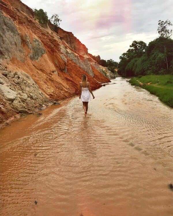 Take-a-walk-to-the-Fairy-Stream-1