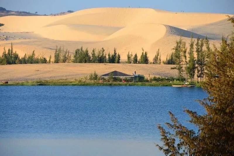 The-White-Sand-Dunes-of-Mui-Ne