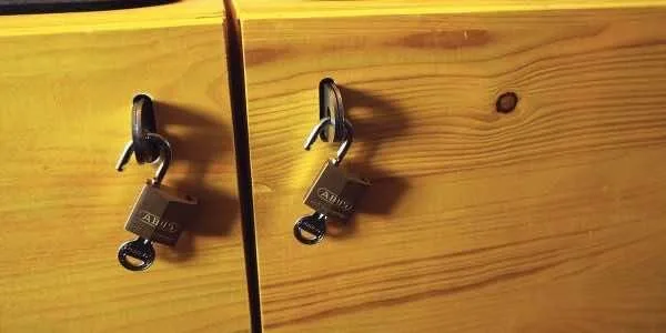 Tips-to-keep-your-belongings-safe-in-hostels-while-traveling
